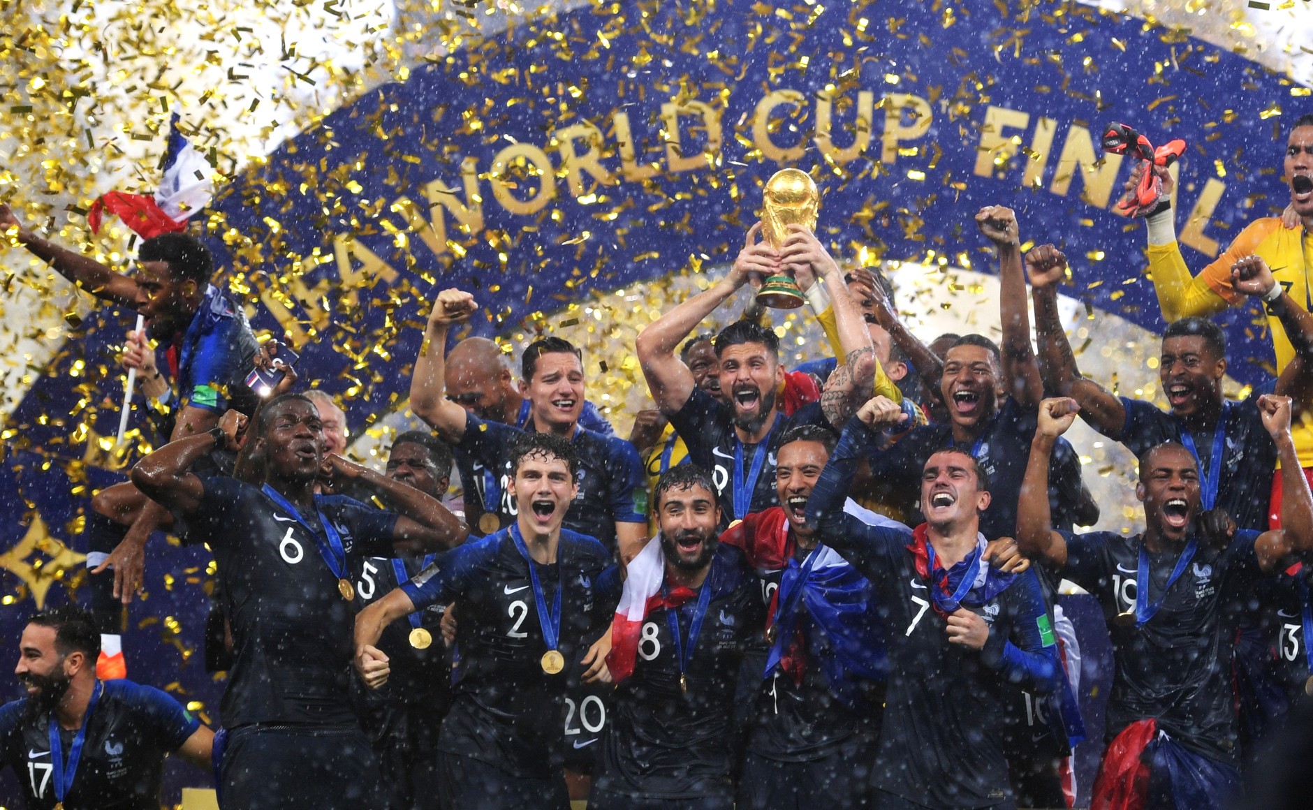 L'équipe de France victorieuse de la Coupe du Monde de Football de 2018 en Russie / Russian Presidential Press and Information Office / Creative Commons Attribution 4.0 International / www.kremlin.ru